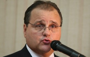 Em seu comentário semanal na rádio Metrópole, Geddel fez vários questionamentos ao governador