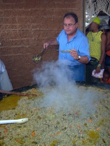 Ministro visitou cidade e aproveitou para comer moqueca