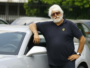 O bilionário baiano tem também uma coleção de carros (crédito: A Tarde)