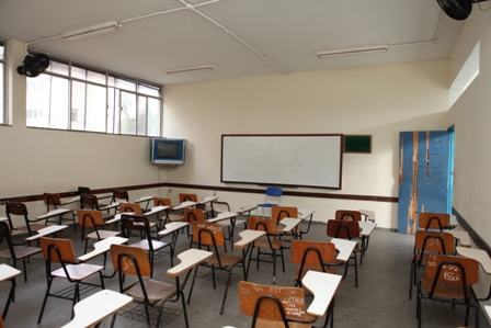 Modelo híbrido, que mescla aulas online e presenciais, será adotado inicialmente em ao menos seis estados