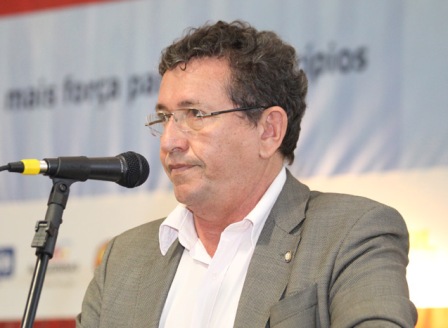 Ex-deputado Luiz Caetano recuperou direitos políticos, exigência de lei estadual para assumir secretaria de Estado Ex-deputado Luiz Caetano recuperou direitos políticos, exigência de lei estadual para assumir secretaria de Estado