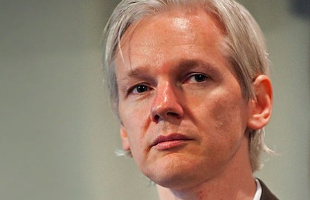 Juiza decide que fundador do WikiLeaks não pode ser expulso de Londres devido ao risco de que ele cometa suicídio