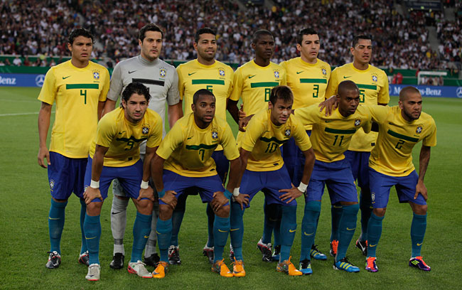 Desde 2015, quando começaram os protestos contra o governo da presidente Dilma Rousseff (PT), a camisa da seleção passou a ser usada como símbolo da direita.