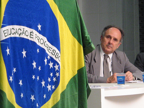 Em rede social, ex-senador escreveu 'Onde erramos?' e voltou a receber críticas por ter apoiado o impeachment de Dilma Em rede social, ex-senador escreveu 'Onde erramos?' e voltou a receber críticas por ter apoiado o impeachment de Dilma
