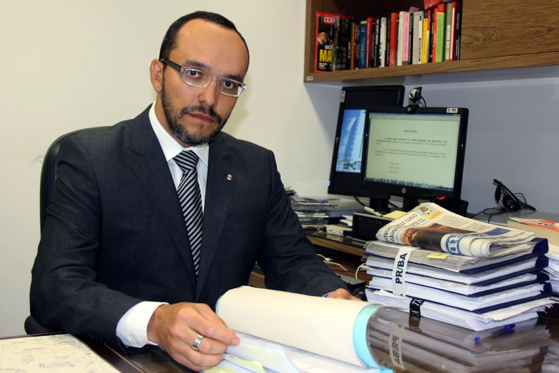 Imagem de Primo de Aras, procurador da República questiona liberdade de Bolsonaro para escolher amigo de filho à PF