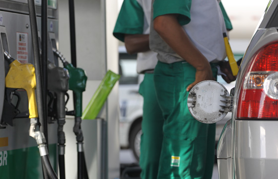 Petrobras aumentará em 12% o preço da gasolina
