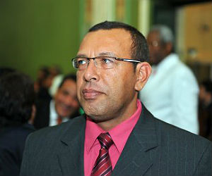 Imagem de Prisco contraria Rui e Anselmo Brandão e garante que PM está em greve Imagem de Prisco contraria Rui e Anselmo Brandão e garante que PM está em greve