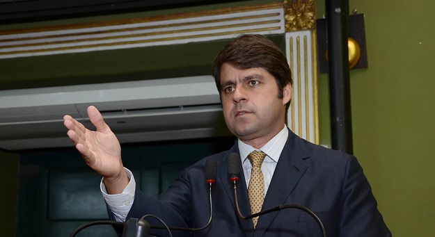 Deputado Paulo Câmera foi o único oposicionista que criticou o caso dos respiradores até agora Deputado Paulo Câmera foi o único oposicionista que criticou o caso dos respiradores até agora