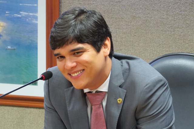 Deputado Victor Bonfim estaria analisando possibilidade de se filiar ao PDT