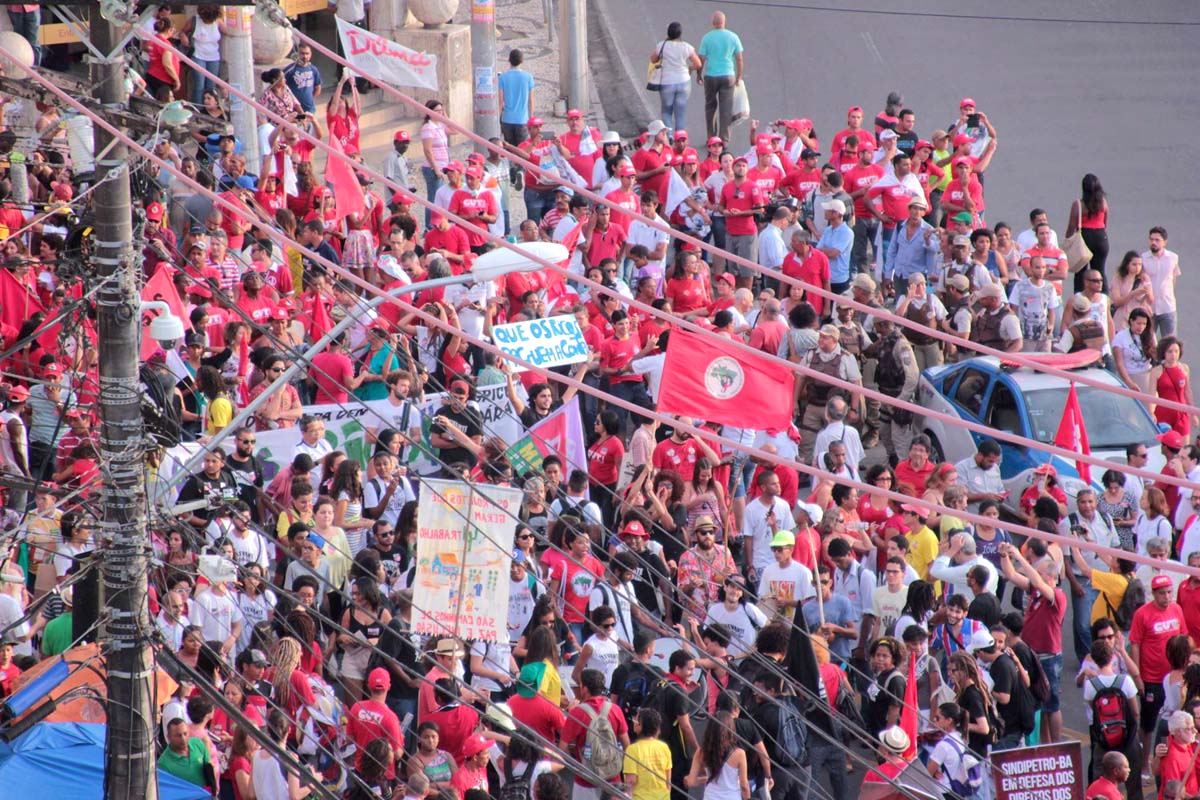 Movimento ficou explícito após PT aderir aos atos e possibilidade de Lula estar presente; PSOL e PCdoB manifestam apoio