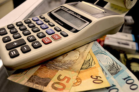 Os cálculos se referem a transações envolvendo uma pessoa jurídica, como no caso das imobiliárias