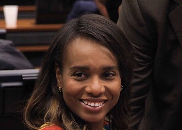 Imagem de Sem alarde, Tia Eron volta a assumir mandato na Câmara dos Deputados Imagem de Sem alarde, Tia Eron volta a assumir mandato na Câmara dos Deputados