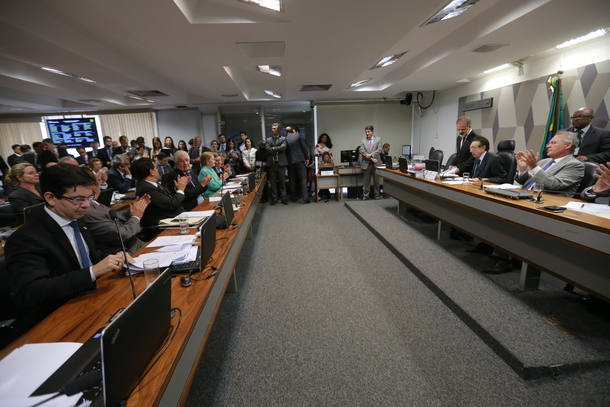 Agora o texto poderá ser analisado no plenário da Casa, o que não tem data para acontecer Agora o texto poderá ser analisado no plenário da Casa, o que não tem data para acontecer