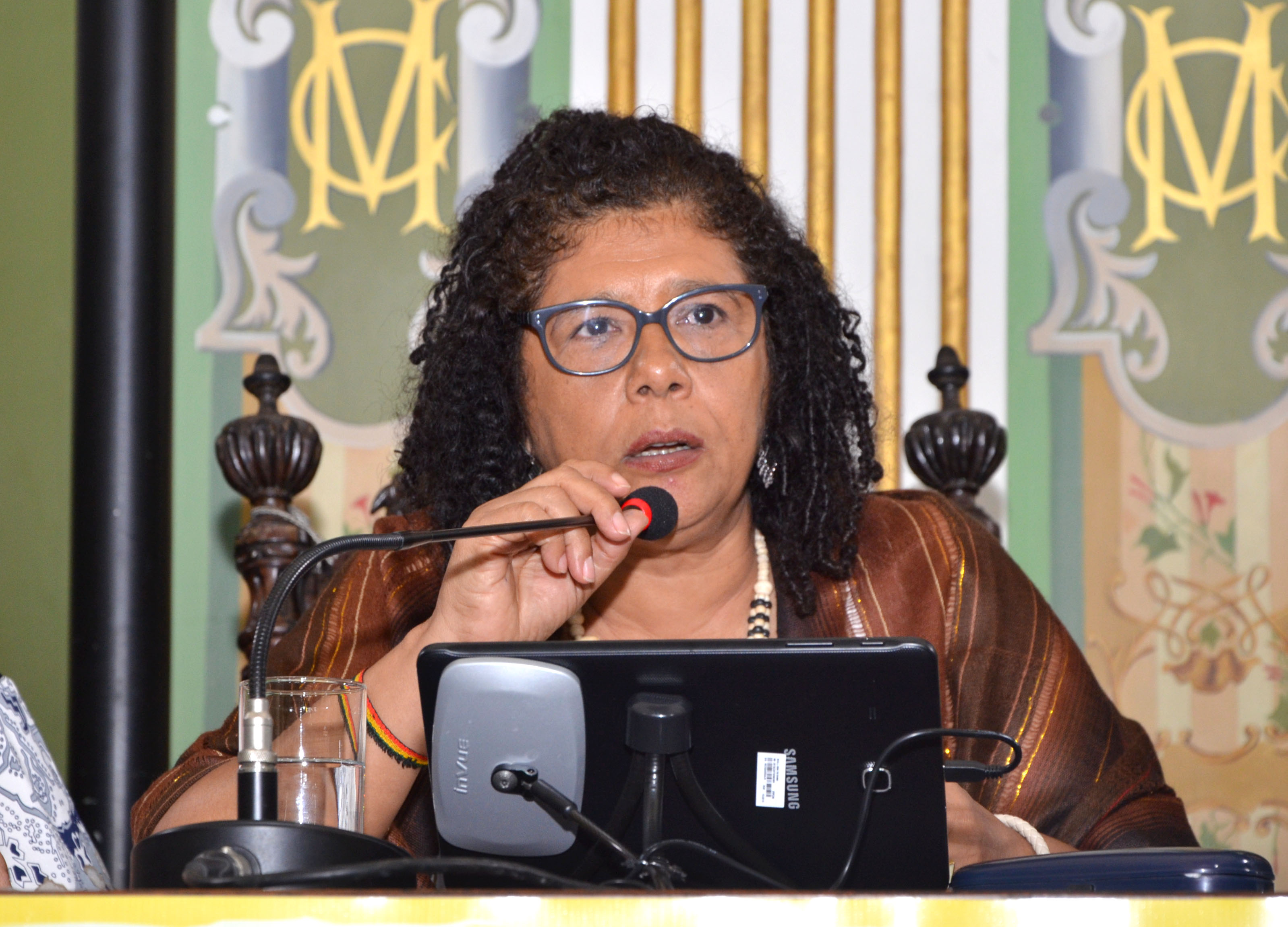 Marta criticou ainda gastos de R$5,2 milhões para iluminação natalina Marta criticou ainda gastos de R$5,2 milhões para iluminação natalina