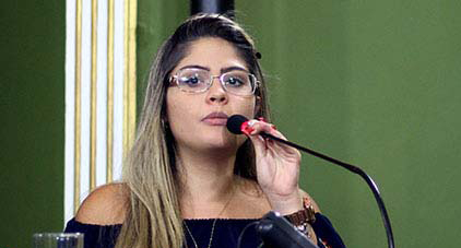 Marcelle diz ser ilegal a cobrança do valor na compra de ingressos via internet