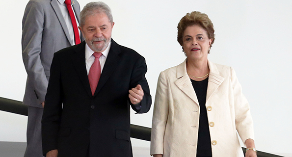 Os ex-presidentes Lula e Dilma