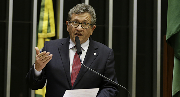 O ex-prefeito de Camaçari Luiz Caetano (PT) O ex-prefeito de Camaçari Luiz Caetano (PT)