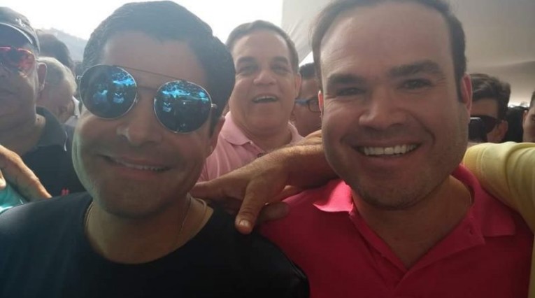 Neto e Cacá sempre se mantiveram próximos, mesmo antes de o PP decidir apoiar a candidatura de ACM Neto Neto e Cacá sempre se mantiveram próximos, mesmo antes de o PP decidir apoiar a candidatura de ACM Neto