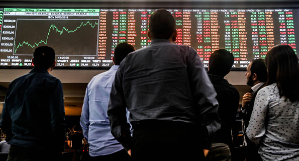 Bolsa brasileira volta a fechar no horário regular, às 17h, a partir desta segunda-feira (9), acompanhando o começo do horário de verão nos Estados Unidos