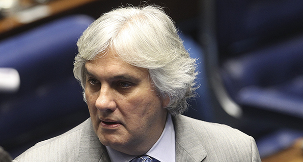 Imagem de Um dos símbolos da queda do PT, Delcídio tenta retorno à política Imagem de Um dos símbolos da queda do PT, Delcídio tenta retorno à política