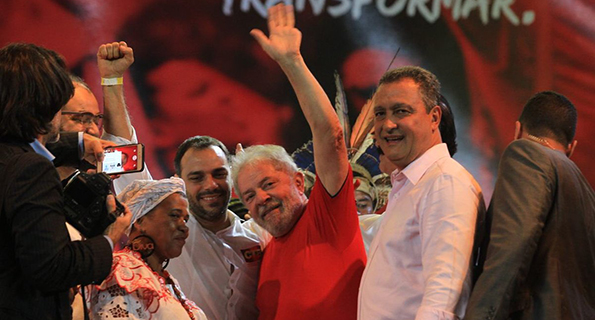 Ex-presidente acaba de ser solto em Curitiba 