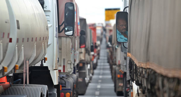 Caminhoneiros estão com uma proposta de precificação do óleo diesel para apresentar ao governo