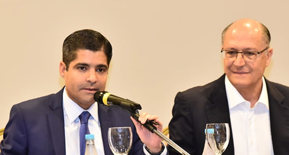 O presidente do DEM, ACM Neto, e o ex-governador de São Paulo Geraldo Alckmin