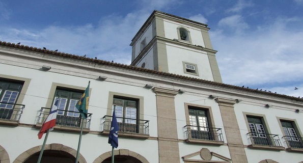 Fachada da Câmara Municipal de Salvador, onde vereadores votarão a matéria na próxima semana