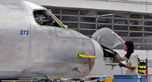 Imagem de Embraer acusa Boeing de romper acordo e exige compensação dos americanos