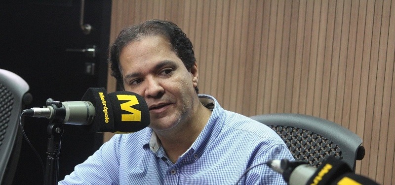 Secretário Eures Ribeiro, indicado do PSD, segundo se comenta no governo, está pintando e bordando na pasta