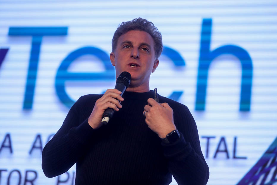 Imagem de Huck fala em desejo de 'liderar uma geração': 'Estou aqui', diz sobre 2022