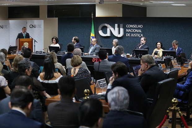 Judiciário autoriza pagamento de penduricalho de R$ 1 bilhão a juízes federais