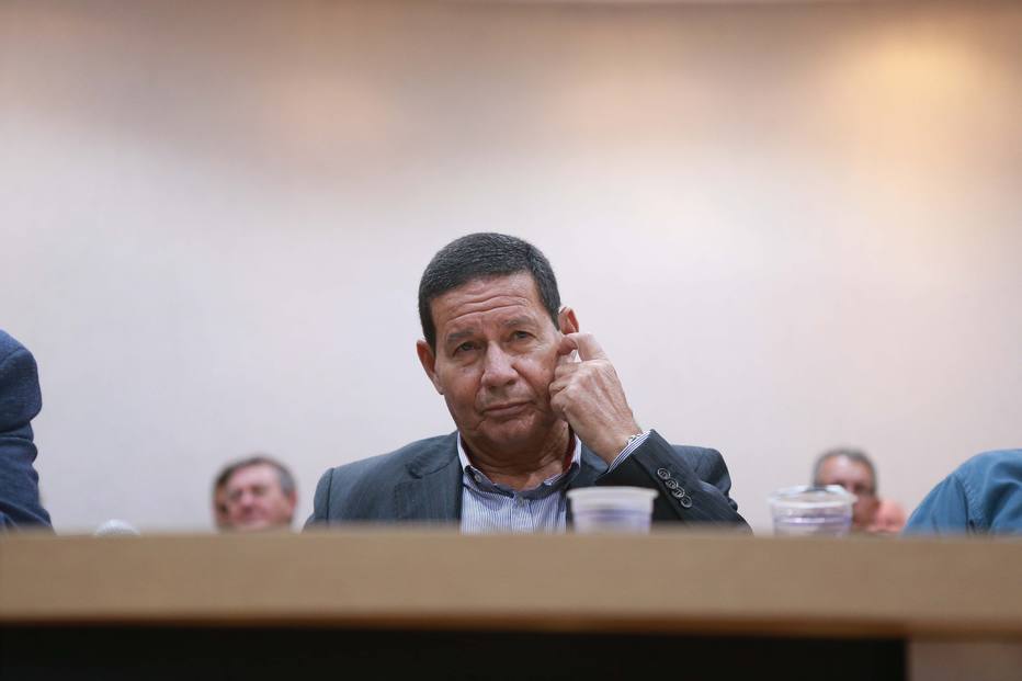 Mourão minimiza atuação de pastores no MEC e diz aguardar conclusão do caso Mourão minimiza atuação de pastores no MEC e diz aguardar conclusão do caso