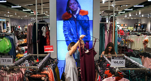 Lojas de roupas e calçados relatam queda de 28% nas vendas de Natal