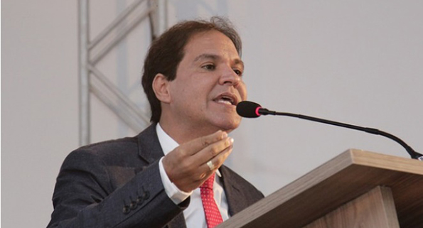 O prefeito de Bom Jesus da Lapa, Eures Ribeiro