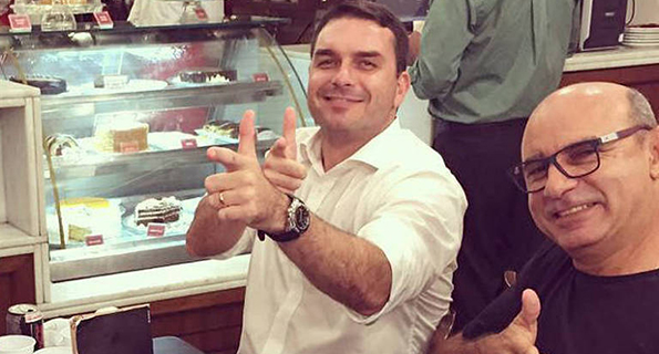 Imagem de Polícia faz busca na casa de parente de Queiroz em BH