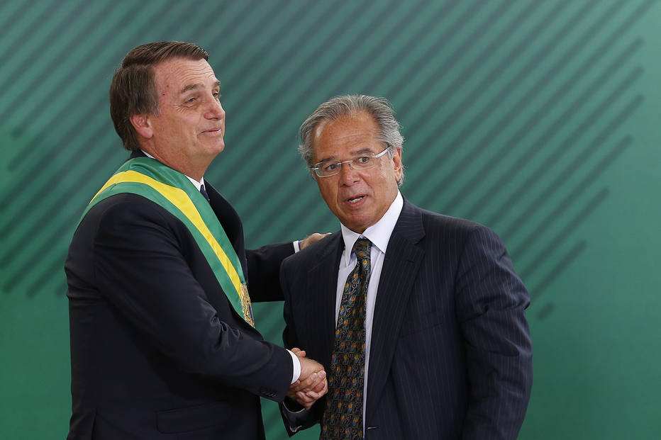 Presidente Bolsonaro e seu ministro da Economia, Paulo Guedes; visões divergentes têm colocado alas do governo em lados opostos
