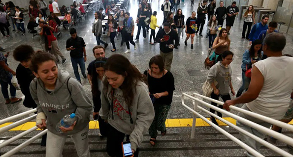 Corte de R$ 4,2 bilhões no Orçamento do Ministério da Educação previsto para 2021 pode levar à suspensão do Exame Nacional do Ensino Médio (Enem) no ano que vem Corte de R$ 4,2 bilhões no Orçamento do Ministério da Educação previsto para 2021 pode levar à suspensão do Exame Nacional do Ensino Médio (Enem) no ano que vem