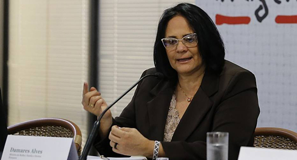 Ministra da Mulher, da Família e dos Direitos Humanos, Damares Alves