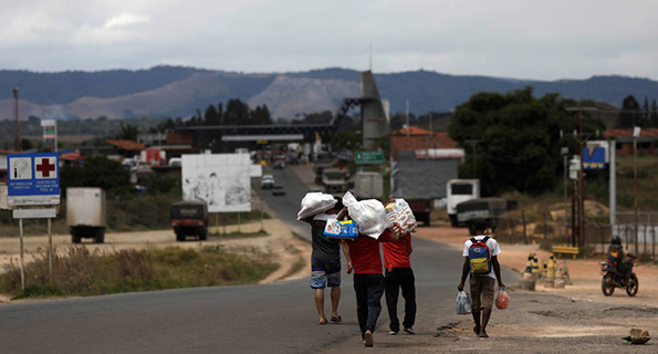 Os dados mostram ainda que o número total de migrantes detidos na fronteira no mês passou de 177 mil, o que representa um aumento de mais de 30% em relação a julho, que teve 132,6 mil detidos Os dados mostram ainda que o número total de migrantes detidos na fronteira no mês passou de 177 mil, o que representa um aumento de mais de 30% em relação a julho, que teve 132,6 mil detidos
