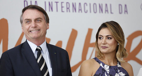 O ex-presidente Jair Bolsonaro (PL) e a sua esposa, Michelle Bolsonaro