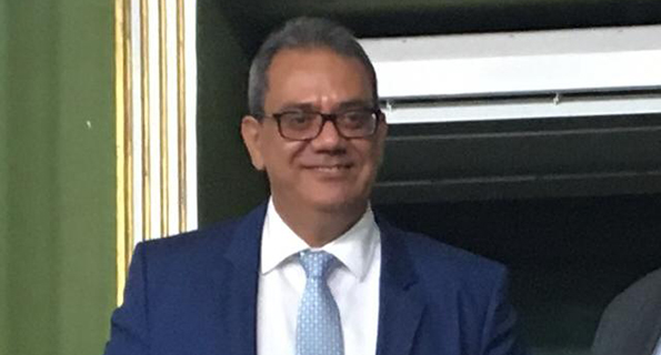 Carlos Muniz deve assumir a presidência da Câmara sucedendo Geraldo Jr. e encerrando um ciclo de conflitos com Prefeitura Carlos Muniz deve assumir a presidência da Câmara sucedendo Geraldo Jr. e encerrando um ciclo de conflitos com Prefeitura