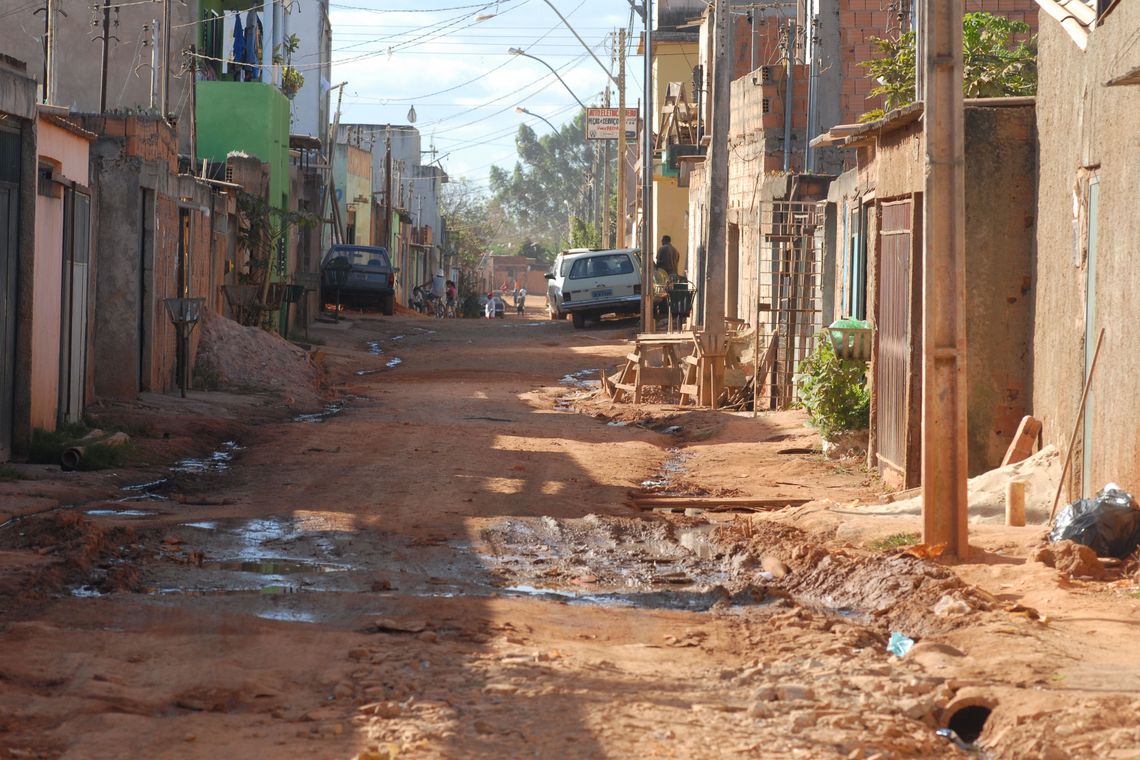Sob Lula, o total de miseráveis caiu de 29% da população (2003) para 14% (2010)