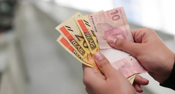 O Banco Central encerra nessa sexta-feira (15) a primeira fase do cronograma de pagamento do dinheiro esquecido nos bancos e instituições financeira