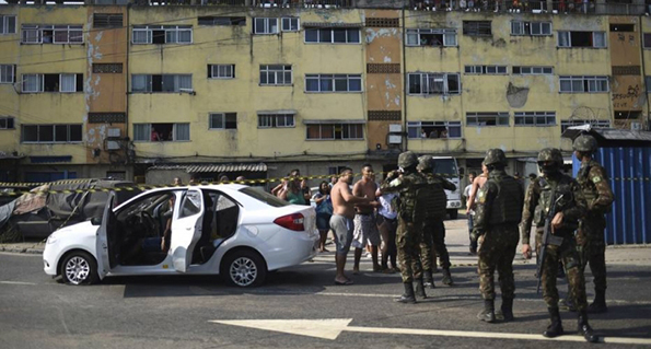 Evaldo Rosa dos Santos estava em um carro alvejado com mais de 80 tiros no Rio de Janeiro Evaldo Rosa dos Santos estava em um carro alvejado com mais de 80 tiros no Rio de Janeiro