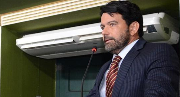 Imagem de Magalhães vaza acordo para manter vetos a aplicativos e é acusado de conspirar contra Neto Imagem de Magalhães vaza acordo para manter vetos a aplicativos e é acusado de conspirar contra Neto