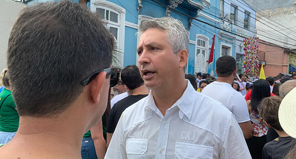 Imagem de PT de Salvador deixa movimento por democracia e irrita participantes: 'quer salvar Bolsonaro' Imagem de PT de Salvador deixa movimento por democracia e irrita participantes: 'quer salvar Bolsonaro'