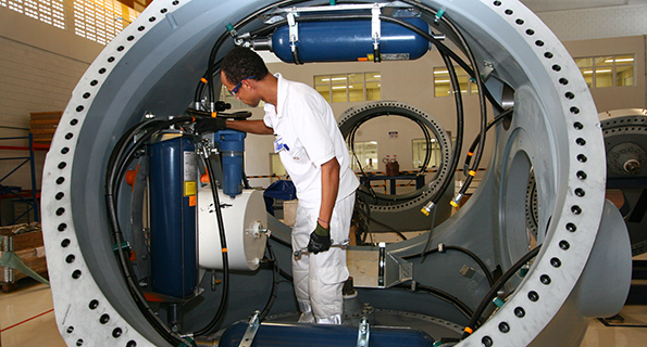 Imagem de Produção industrial sobe 0,9% em janeiro ante dezembro, afirma IBGE