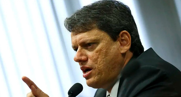 Ex-ministro tenta se firmar como alternativa viável no campo da direita contra o grupo de Doria Ex-ministro tenta se firmar como alternativa viável no campo da direita contra o grupo de Doria
