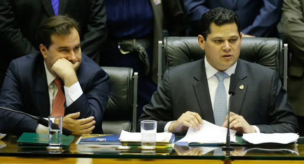 O presidente da Câmara dos Deputados, Rodrigo Maia (DEM-RJ), e o presidente do Senado, Davi Alcolumbre (DEM-AP)